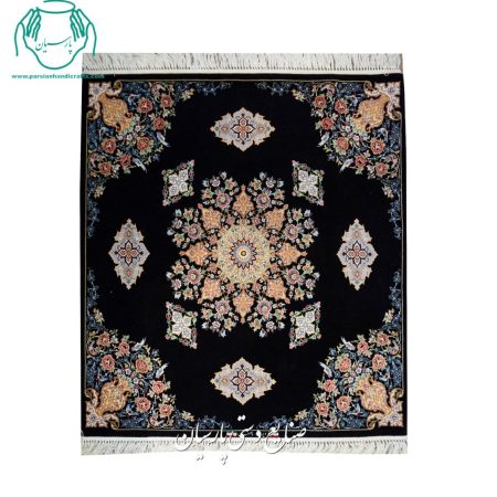 گالری قالیچه مربع کرک و ابریشم اصفهان نقشه کف ساده