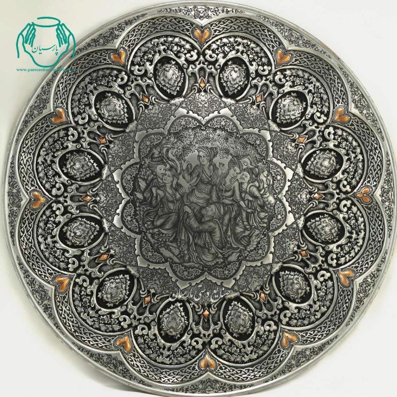 سینی مسی گرد دیوار کوب قلمزنی بزم و گل و مرغ و اسلیمی