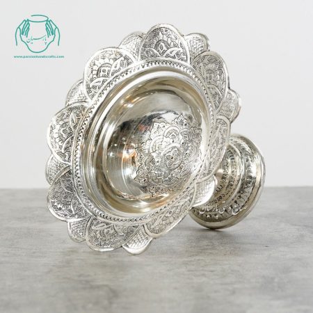 داخل شکلات خوری آب نقره داخل گود